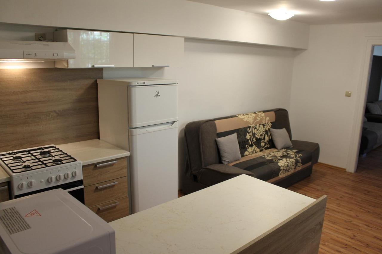 Suterenovy Apartman V Centre Piest'any Exterior foto
