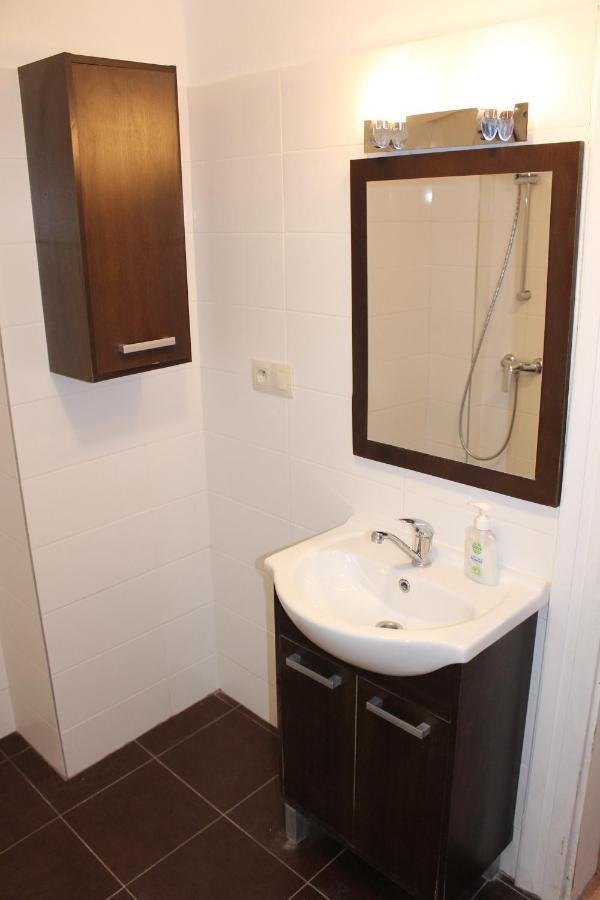 Suterenovy Apartman V Centre Piest'any Exterior foto